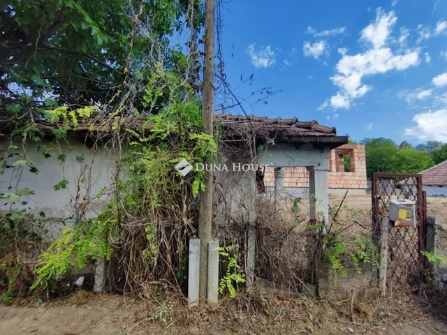 Eladó telek Úri 1665 nm