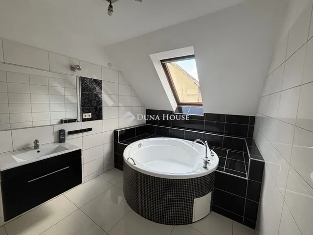 Eladó ház Kerepes 244 nm