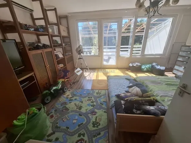 Eladó ház Úri 386 nm