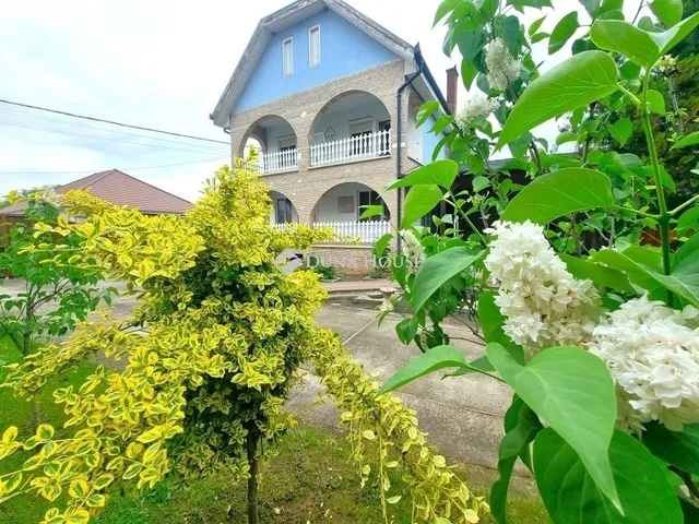 Eladó ház Tápiószecső 170 nm