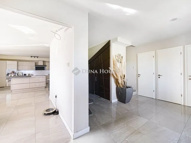 Eladó ház Pécel 430 nm