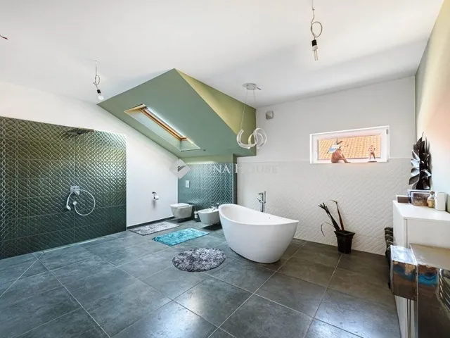 Eladó ház Pécel 430 nm