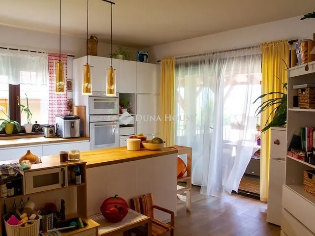 Eladó ház Pécel 270 nm