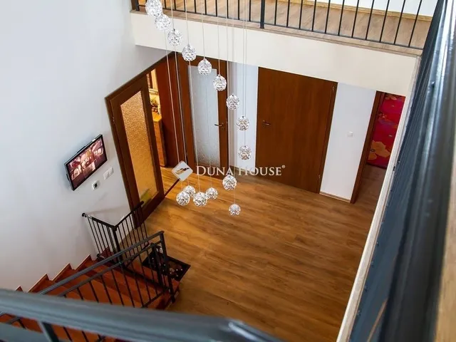 Eladó ház Pécel 270 nm