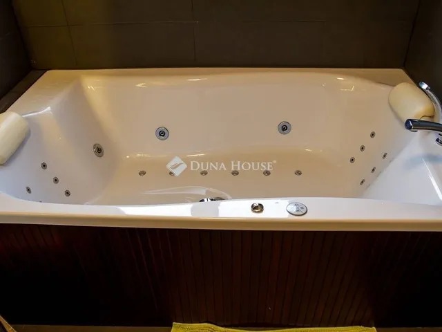 Eladó ház Pécel 270 nm