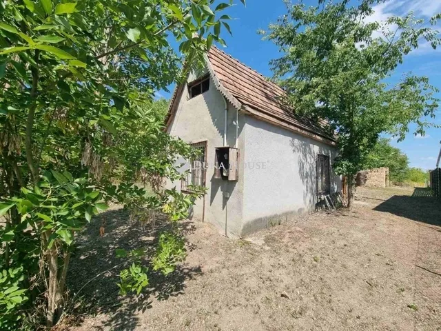 Eladó üdülő és hétvégi ház Tóalmás 26 nm