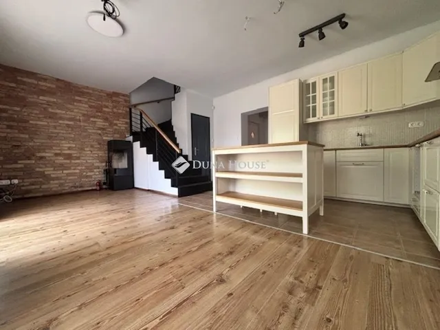 Eladó lakás Üllő 72 nm