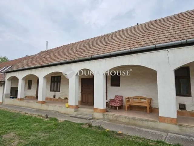 Eladó ház Kóka 165 nm