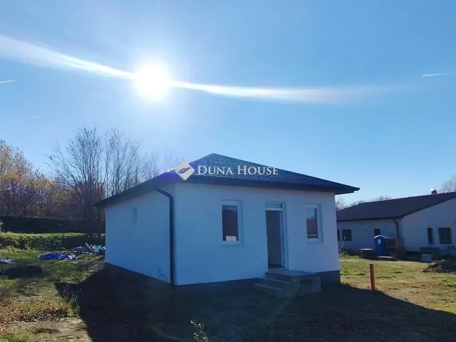 Eladó ház Környe 61 nm