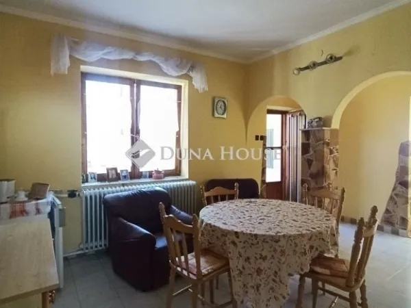 Eladó ház Tóalmás 220 nm