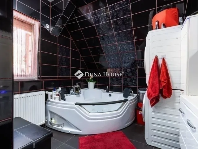Eladó ház Gyömrő 278 nm