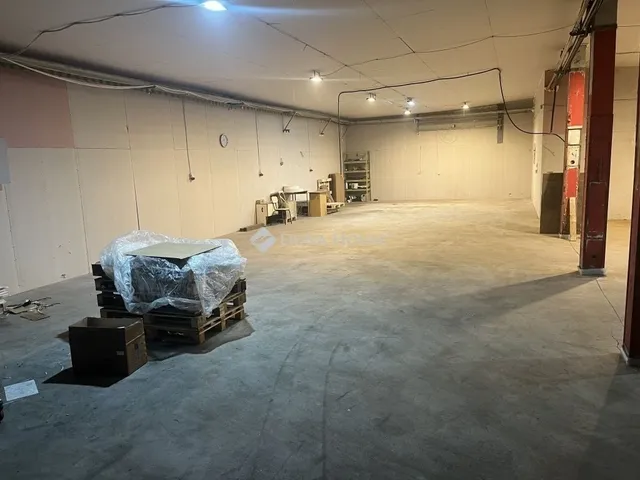Eladó kereskedelmi és ipari ingatlan Monor 2600 nm