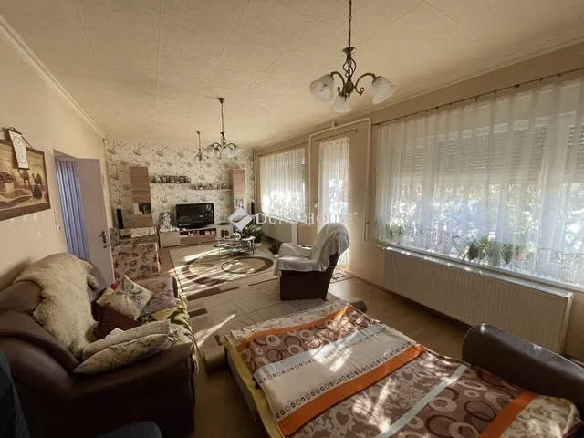 Eladó ház Dabas 240 nm