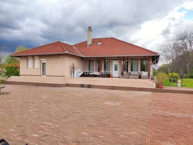 Eladó ház Maglód 245 nm