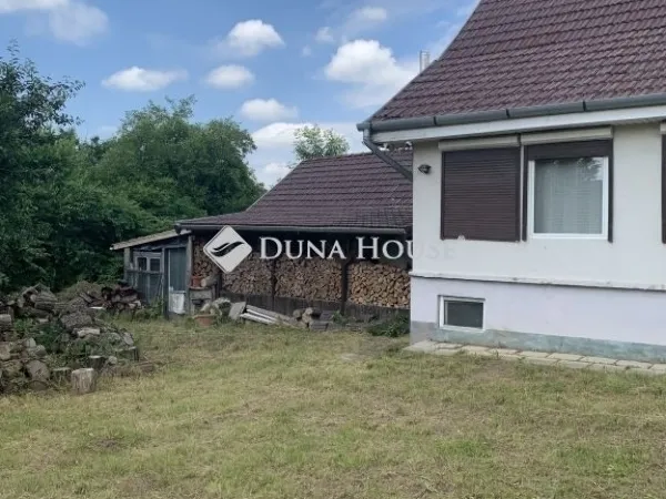 Eladó ház Dány 198 nm