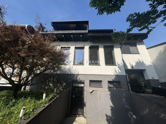 Eladó ház Pécel 203 nm