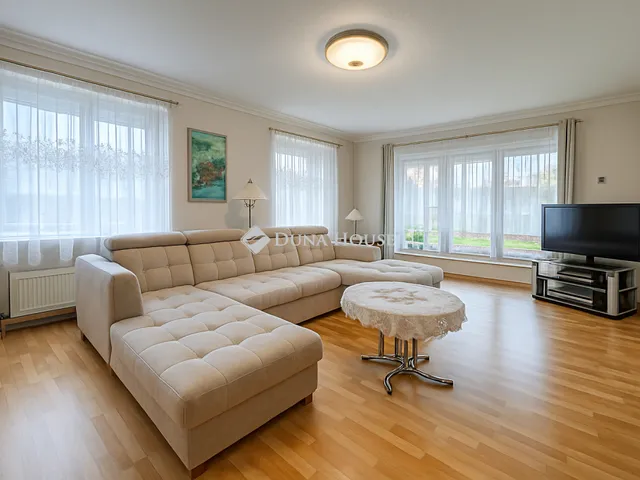 Eladó ház Tápiószecső 215 nm