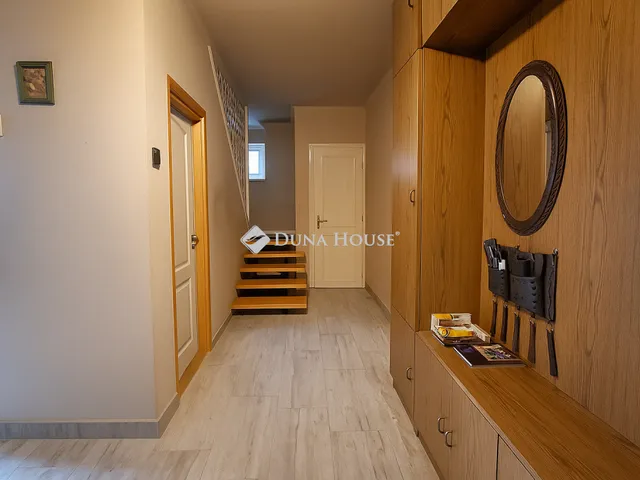 Eladó ház Tápiószecső 215 nm