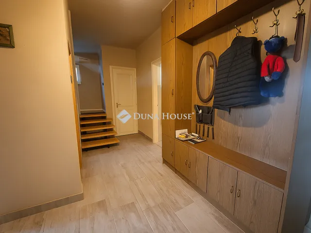 Eladó ház Tápiószecső 215 nm