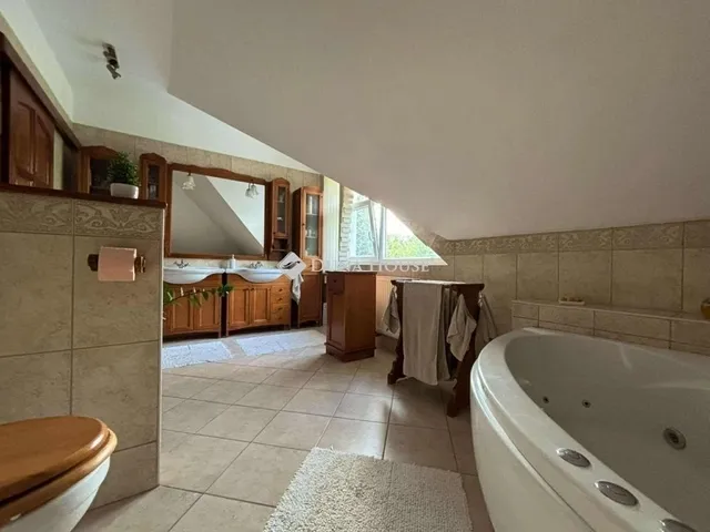 Eladó ház Szada 308 nm