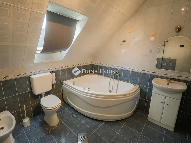 Eladó ház Tápiószecső 215 nm