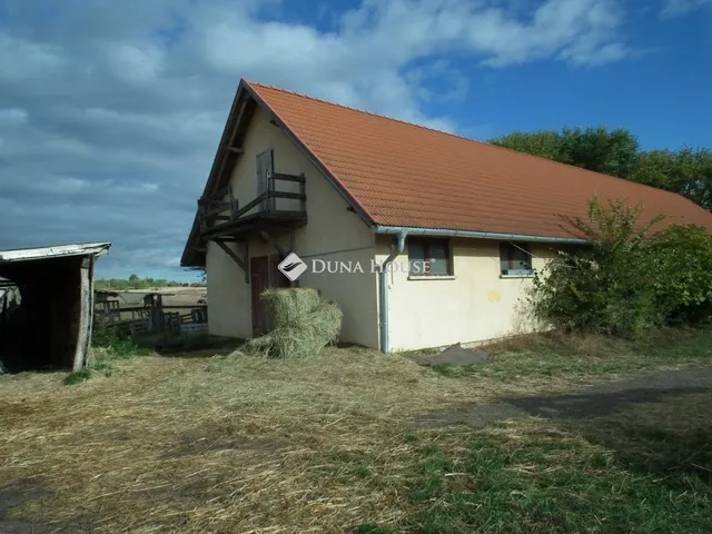 Eladó mezőgazdasági ingatlan Nagytarcsa 200 nm