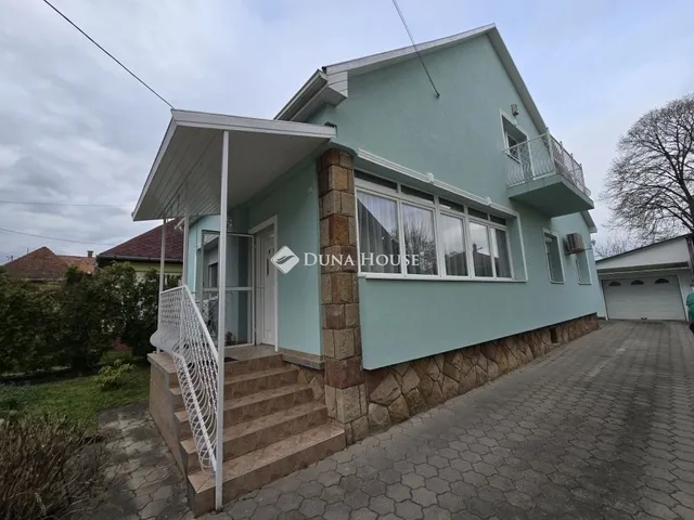 Eladó ház Pécel 105 nm