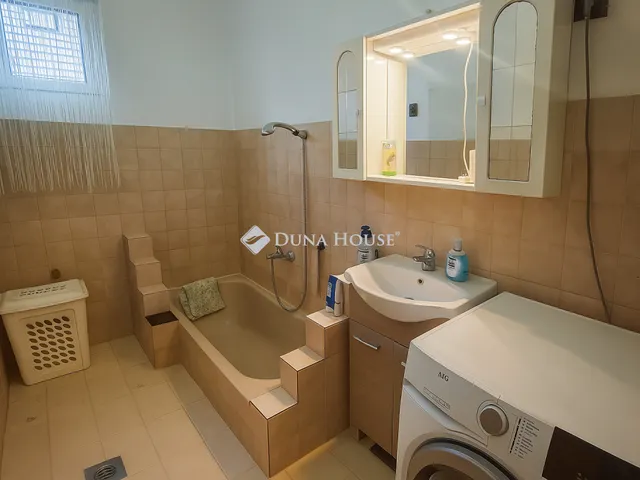 Eladó ház Tápiószecső 215 nm