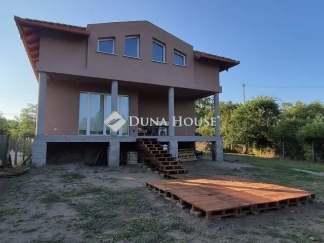 Eladó ház Monor 267 nm