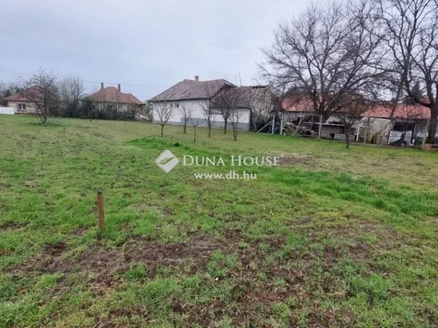 Eladó telek Nagykáta 674 nm