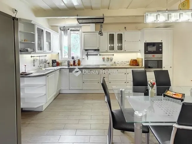 Eladó ház Mende 170 nm