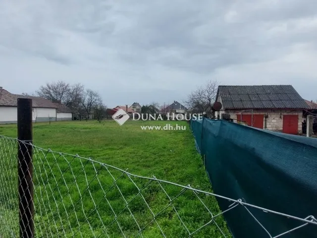 Eladó telek Nagykáta 674 nm