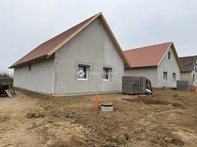 Eladó ház Kóka 67 nm