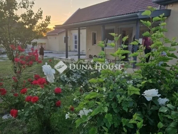 Eladó ház Aszód 166 nm