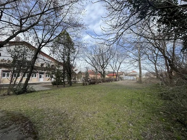 Eladó kereskedelmi és ipari ingatlan Budapest XXI. kerület 1000 nm