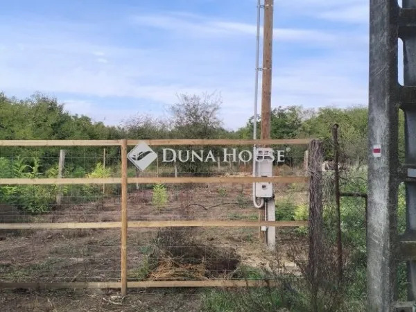 Eladó telek Isaszeg 698 nm