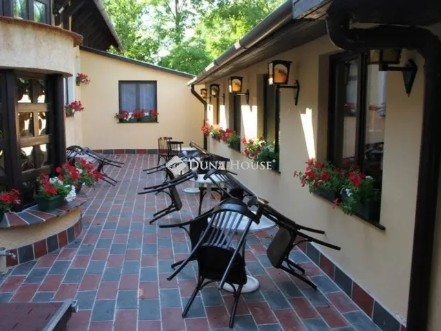 Eladó ház Domony 2100 nm