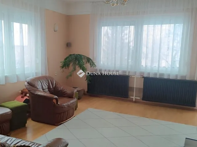 Eladó ház Szentmártonkáta 222 nm