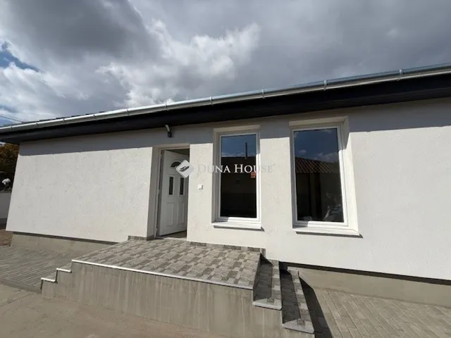 Eladó ház Dánszentmiklós 71 nm