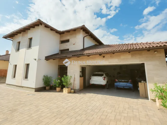 Eladó ház Fót 260 nm