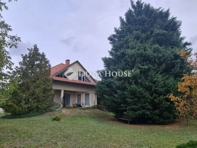 Eladó ház Szada 308 nm