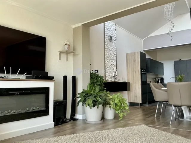 Eladó ház Szada 300 nm