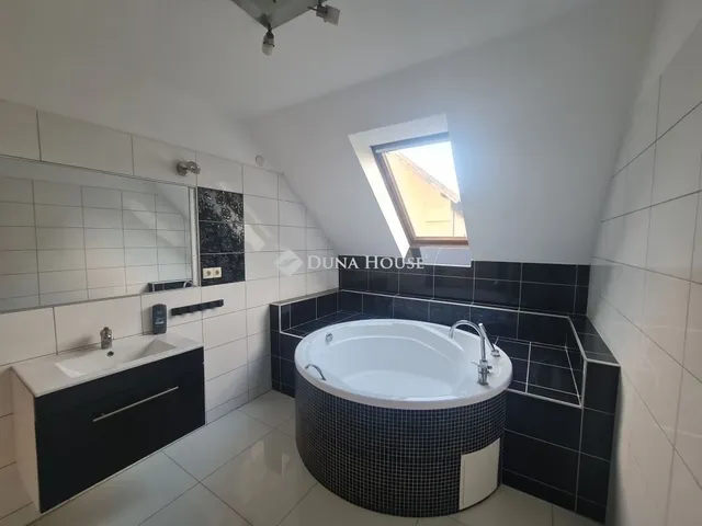 Eladó ház Kerepes 244 nm