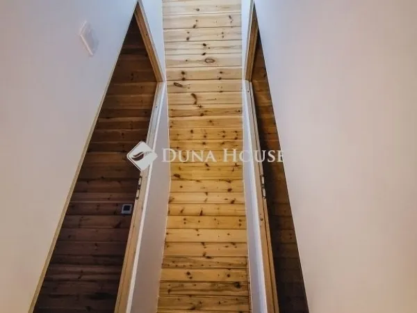 Eladó ház Vasad 300 nm