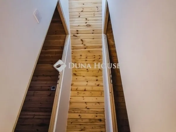 Eladó ház Vasad 300 nm