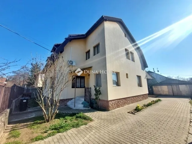 Eladó ház Fót 250 nm