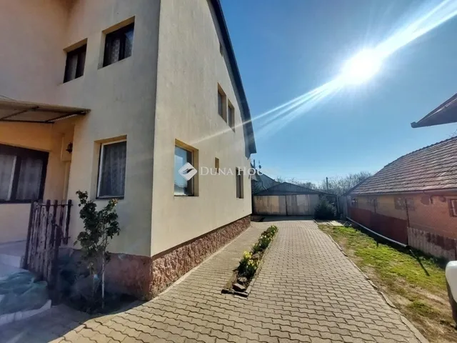 Eladó ház Fót 250 nm