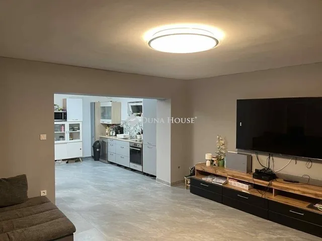 Eladó ház Úri 141 nm