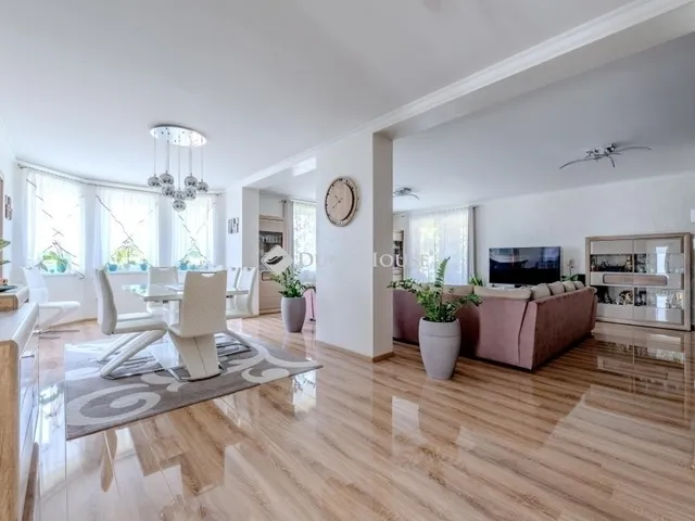 Eladó ház Üllő 217 nm