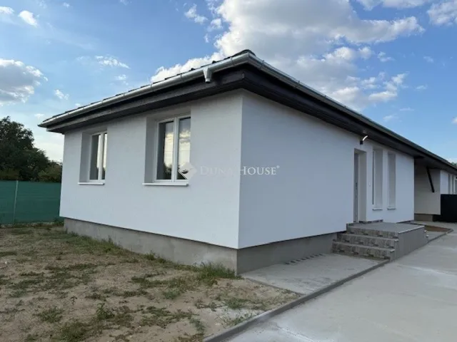 Eladó ház Dánszentmiklós 60 nm